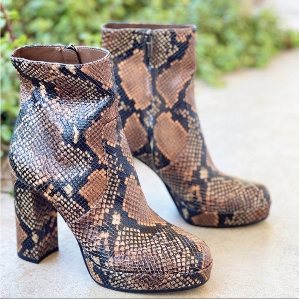 Vince Camuto Jemeria Python Platform Boots Booties, Size 8 - Picture 1 of 5